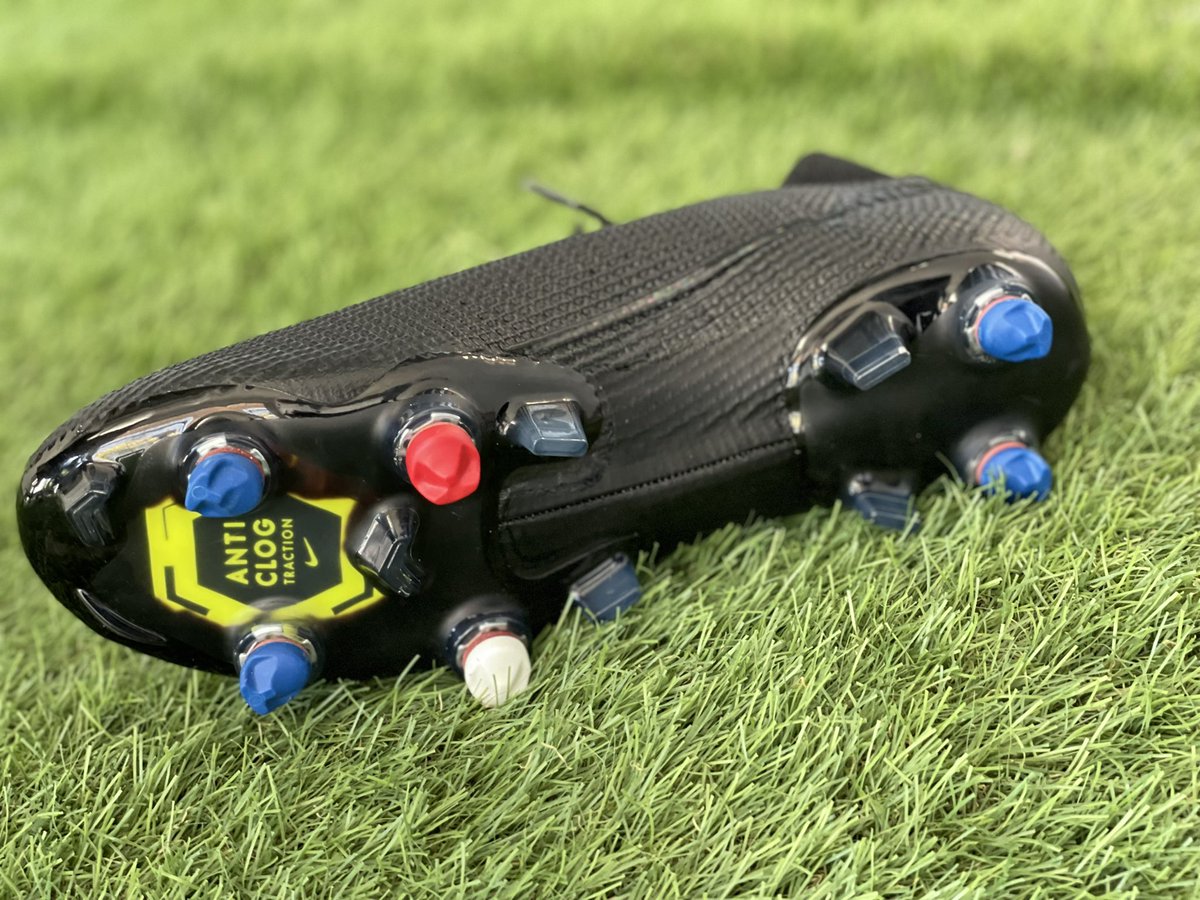 SmartPowerstud's tweet image. Ici c’est Paris ? Les couleurs du #psg sous ta chaussure favorite : @leomessi @k.mbappe @neymarjr @sergioramos @keylornavas1 @gigiodonna99 @achrafhakimi @marco_verratti92  @marquinhosm5 et les autres : on vous équipe ? #psgmessi #psgfans #neymarpsg #leomessi #messipsg #reimspsg