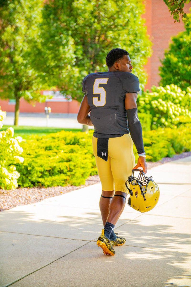 KeShonSingleton's tweet photo. Real meaning behind this number 5, glad to have it back. #newnumber #oldnumber #paiddues #us5 #familybusiness #workhard #remainhumble https://t.co/tyPHErLzSs