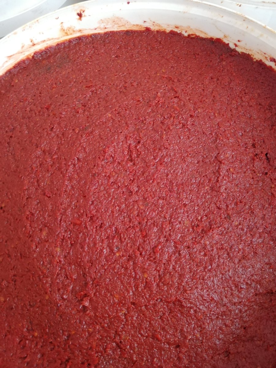 Yeni sezon domates
Tatlı ve acı biber salçamız
Güneşte kurutma misler gibi çok lezzetli ekmeğe sür ye enfes salçalar  memnuniyet ve iade garantili veriyorum beğenmesseniz iade edin o kadar eminim salçalarımdan
Lütfen bol RT rica etsem