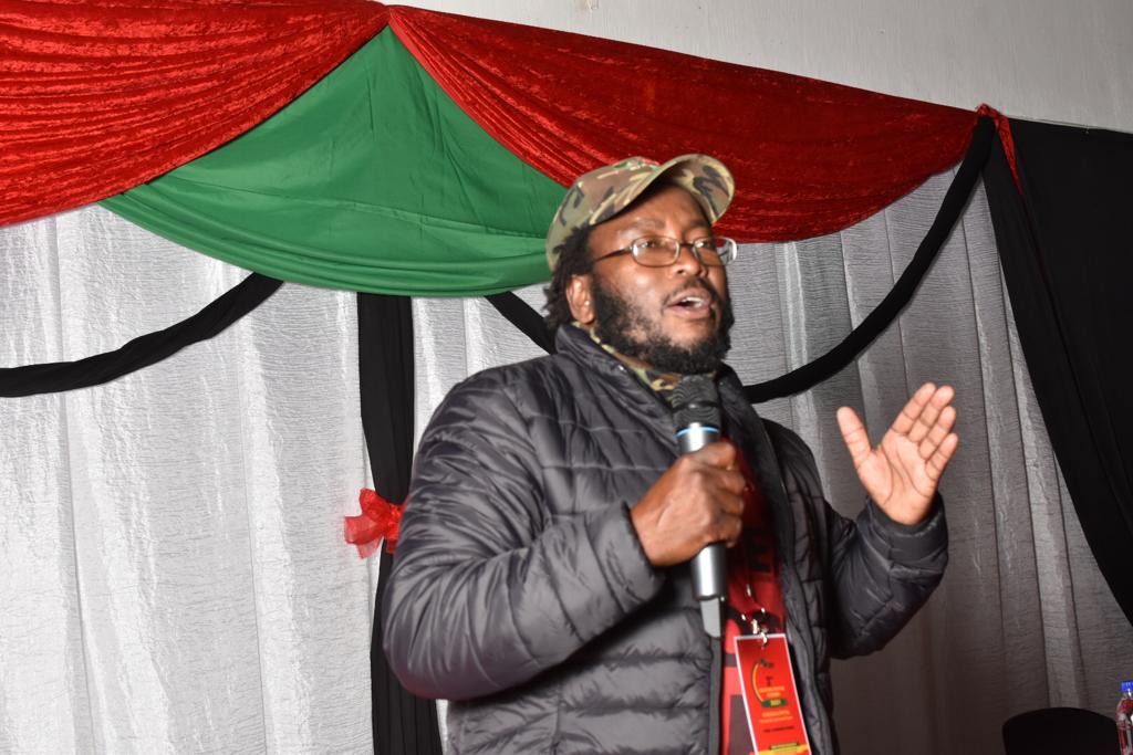 EFFKZN's tweet photo. EFFKZN Provincial Chairperson Commissar @vusumuzikhoza reading the rules of the Regional People's Assembly during the 3rd King Cetshwayo Regional People's Assembly
@EFFSouthAfrica
#EFFRPAs https://t.co/Nkg0noMOUb