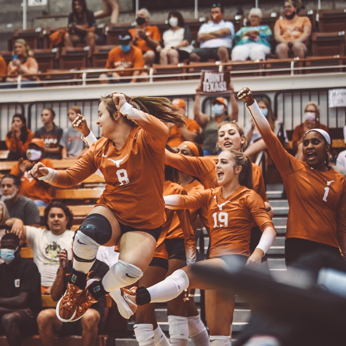 Ace for <a href="/18petesydn/">Sydney Petersen</a>! 

Texas leads 1️⃣4️⃣-9️⃣! #HookEm