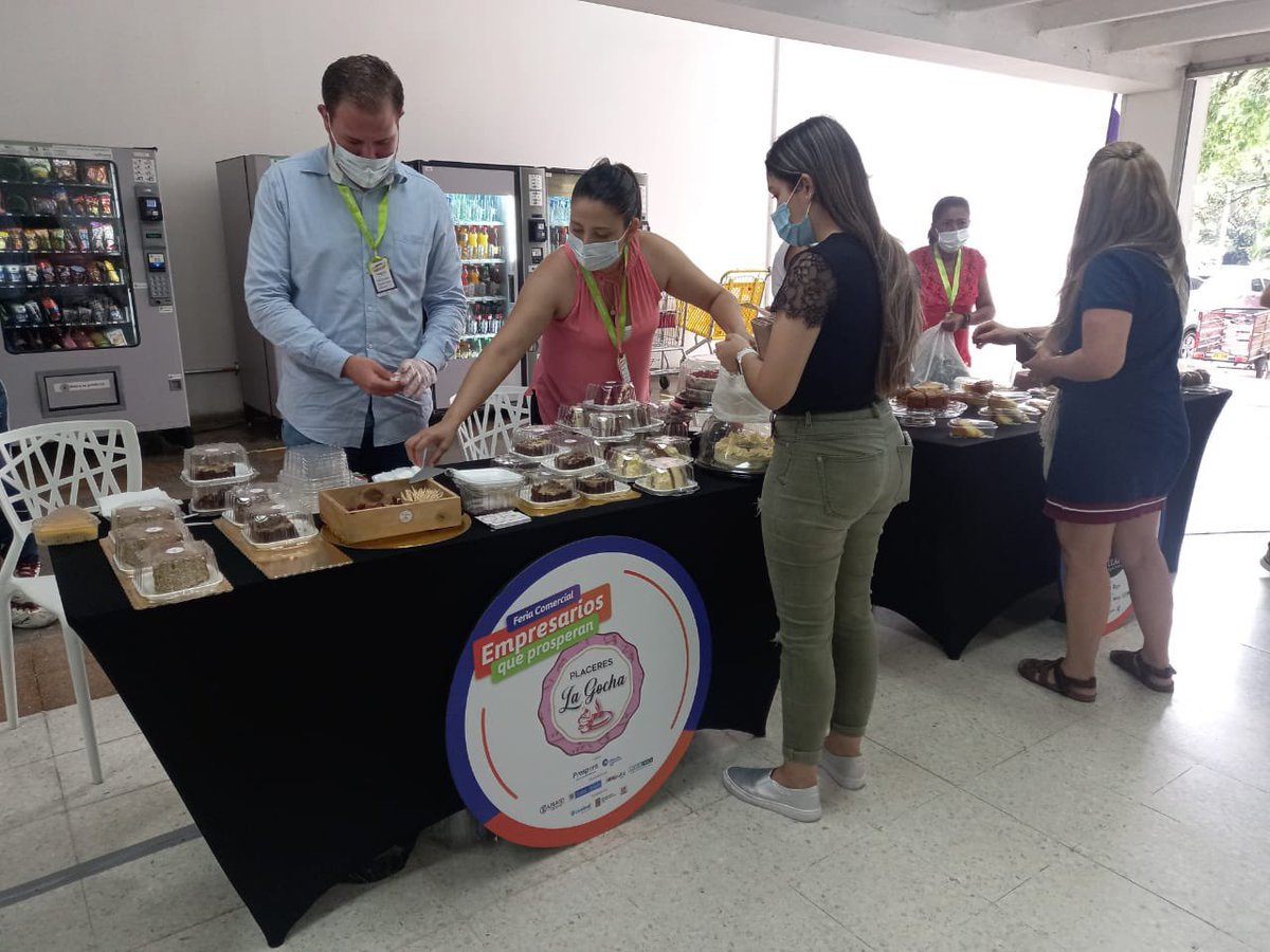 camaracali's tweet photo. ¡Seguimos de #feria😁🙌💥! Aún estás a tiempo de visitar la feria #EmpresariosqueProsperan. Hasta este domingo 29 de agosto,📍en el pasillo 4 - local 134 de @unicentrocali, 30 empresas ofrecen sus #productos y #servicios. ¡Ven y antójate🤩! https://t.co/Ojx9RbE6WQ