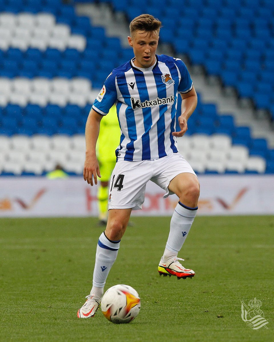 📸 55’ | 0-0 | El centro del campo lleva su nombre: Beñat Turrientes 

#RealSociedadBFuenla | #AurreraReala | #Zubieta