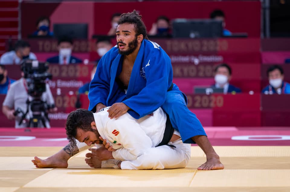 Prefet971's tweet photo. #JeuxParalympiques 🥳  Félicitations au #Guadeloupéen Hélios Latchoumanaya pour cette médaille de bronze olympique 🥉 en #judo -90kg. 🥋 
👏🏾 Belle victoire par ippon ! 

#Guadeloupe #terredechampions 
#NouPranYo #Tokyo2020 #AllezLesBleus 🇫🇷
#JeuxParalympiques 🏟 https://t.co/EiHCXX96Hg