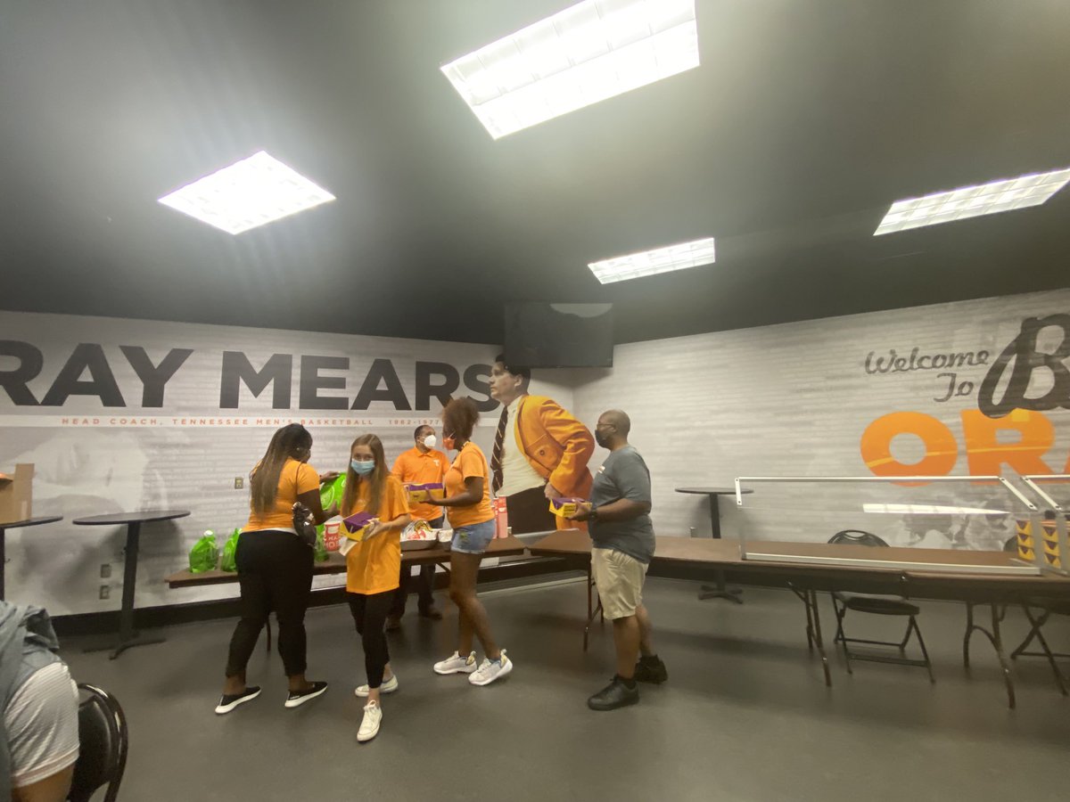 Gretchen_n's tweet photo. #Volisaverb! Your story matters, you belong! ⁦@UTKGlobal⁩ https://t.co/kQlQhUegTQ