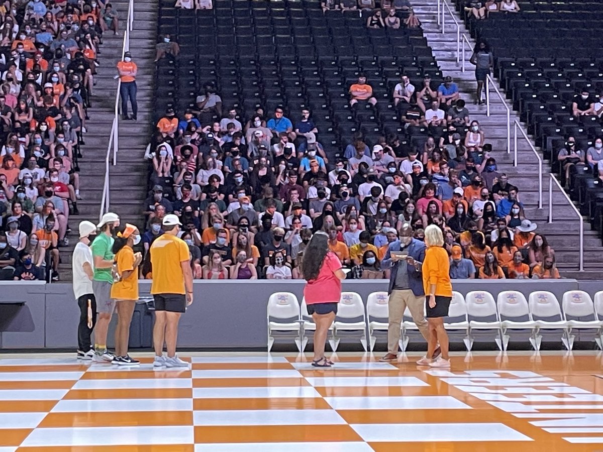 Gretchen_n's tweet photo. #Volisaverb! Your story matters, you belong! ⁦@UTKGlobal⁩ https://t.co/kQlQhUegTQ