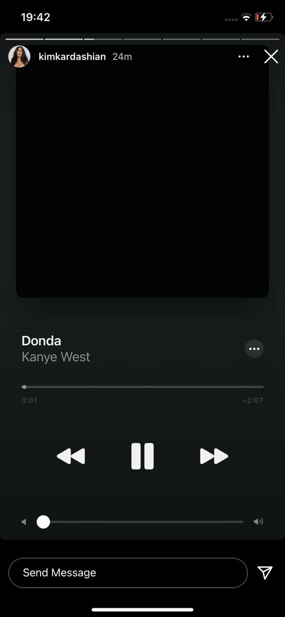 HipHopMoments_'s tweet photo. Kim streaming Donda on mute 💀 https://t.co/DqzROkfP9O