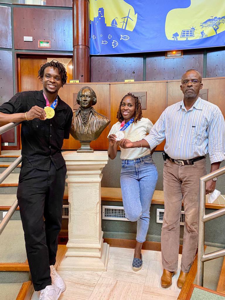 .<a href="/achalus971/">Ary CHALUS</a> et Camille Elisabeth, président de la Commission sport ont reçu 🥇 <a href="/Enzo_Lefort/">lefort enzo</a> et 🥈<a href="/BlazeAnita/">Anita BLAZE</a>, respectivement champion olympique avec l’équipe de France au fleuret et vice-championne olympique avec l’équipe de France au fleuret aux Jeux olympiques de #Tokyo2020.