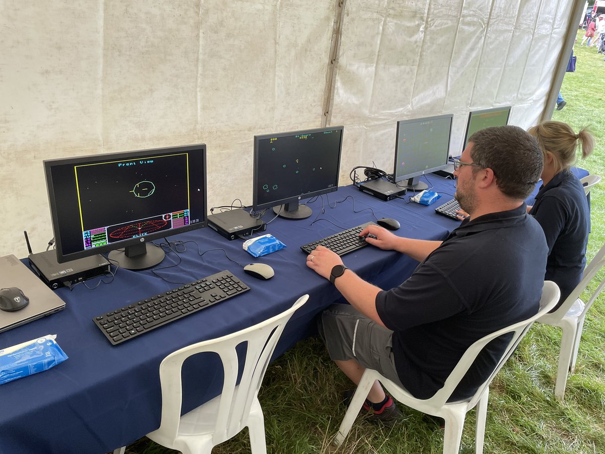 prt2m's tweet image. Retro gaming today at @ebvintagefest with @LightningFibre - my high scores were roundly beaten though.
