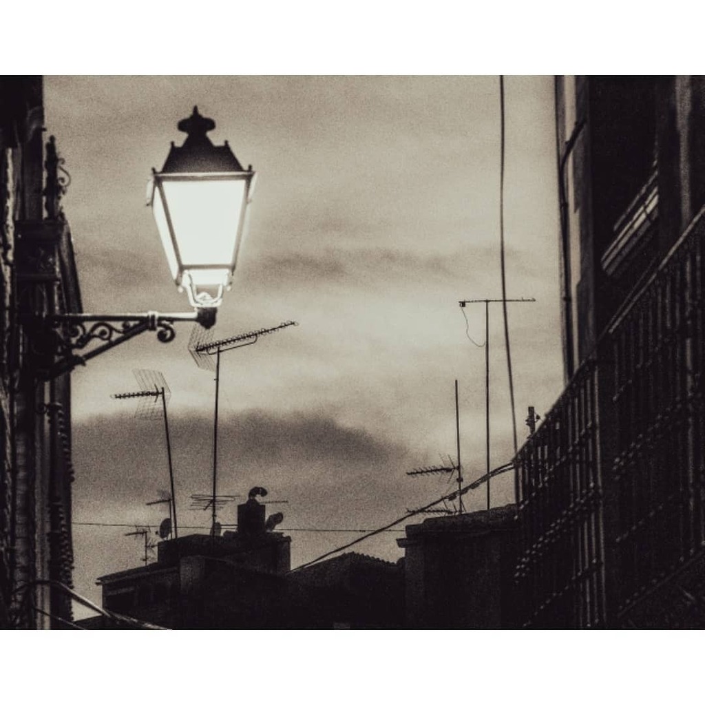 Noche en Toledo III

#toledo #toledophotographer #toledonocturno #fotosenblancoynegro #claroscuro #expressionism #lucesysombras #onirico #sithons #sithonstoledo #cartelesenlacalle