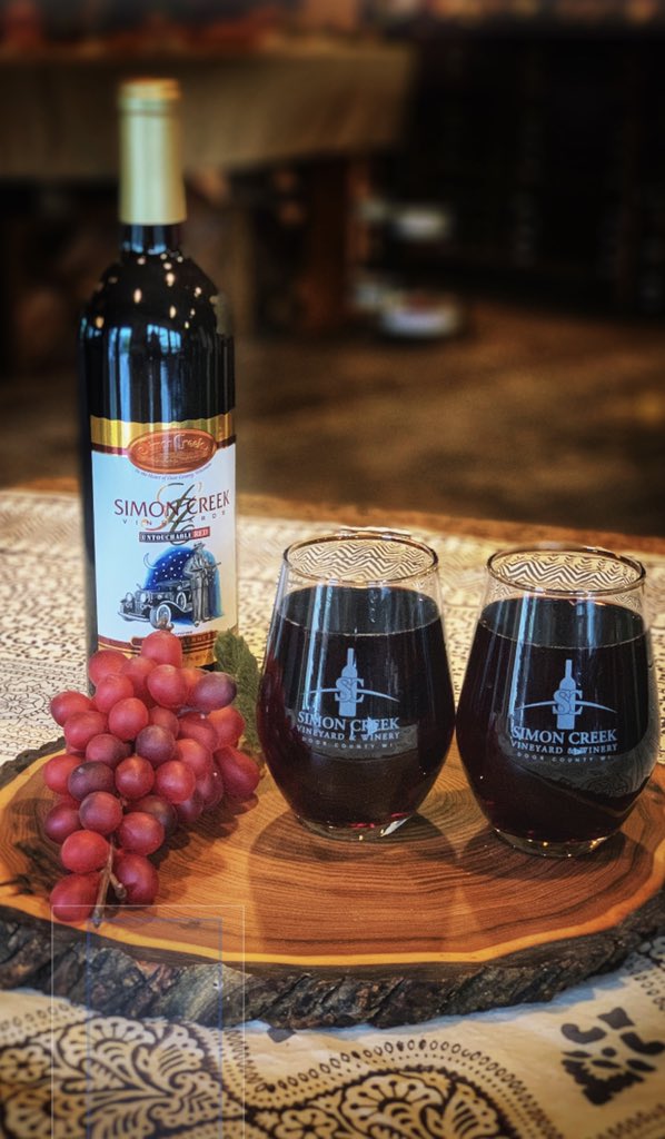 simoncreekwine's tweet photo. Happy Friday wine lovers ❤️

What is going to be in your glass?

#wine #doorcounty #doorcountywi #winery #visitus #winemakers #vino #supportlocal #familyowned #familyoperated #cheers #workingwinery #winelifestyle #welcome #welcomeback https://t.co/diFRtC9yGN