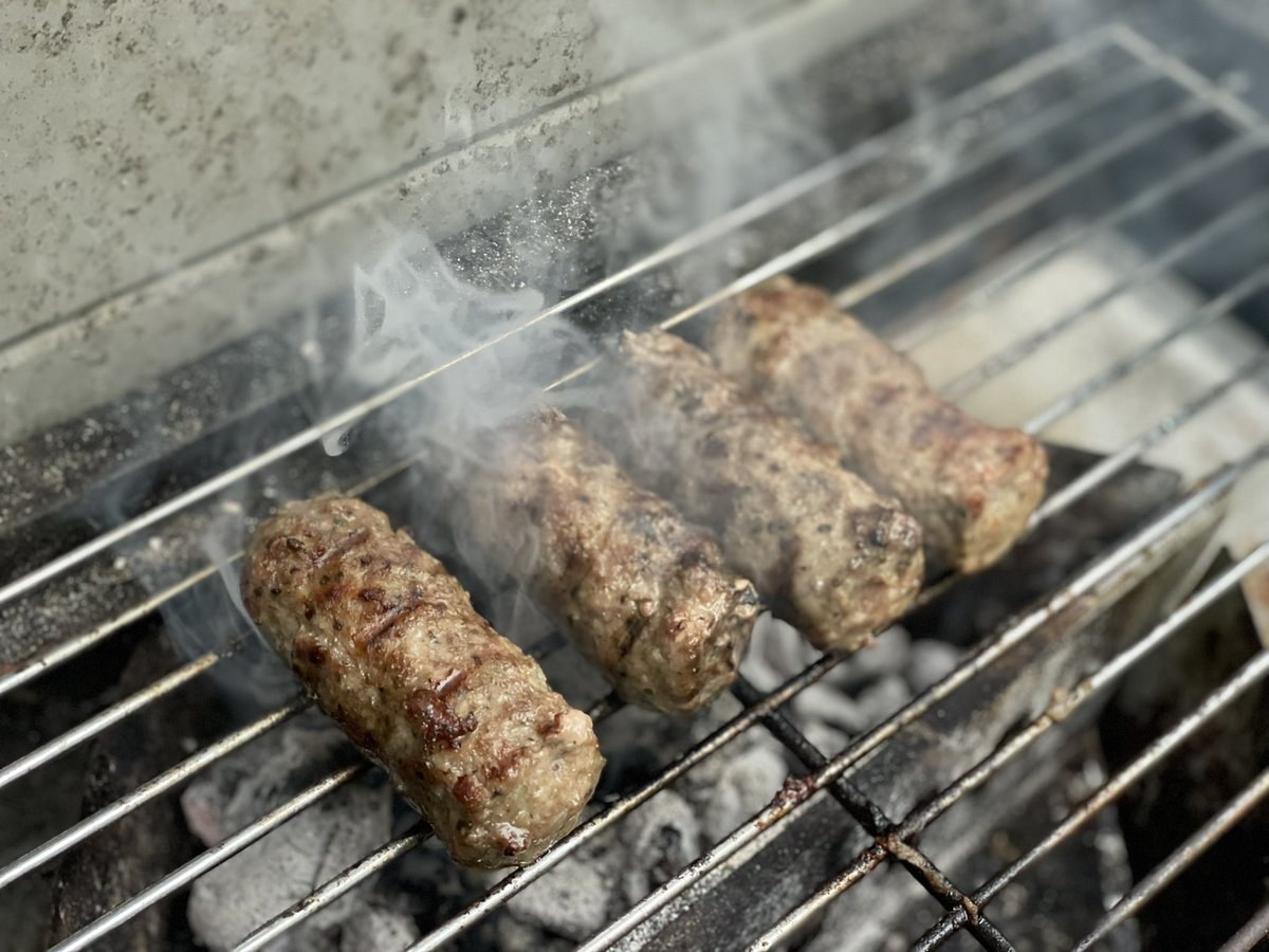 tonymozza's tweet photo. @UKBBQweek
Kebab kinda fits a FriDee soβ¦.
Lamb koftas
@AldiUK supplying the kofta
@Bigkproducts delivering the π₯
@BrewDog with the #ElvisJuice
#UKBBQWeek
#ConfusedDaysContinue
#EasyLikeFridayEvening https://t.co/ktBn10JUgL