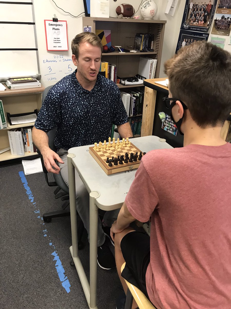 WillisChess's tweet image. Mr. Edwards has caught the chess bug and has his own ongoing staff vs students tournament with a long list of students wanting a shot. #relationshipsmatter @WillisFirebirds @ChandlerUnified