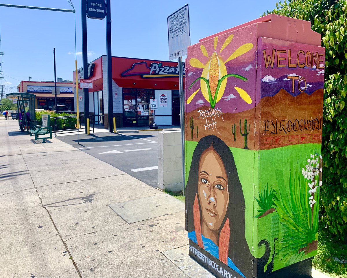 OutfrontDecaux's tweet photo. Kickoff your Friday w/ some local art at the bus stop, artwork brought to you by #projectartvertise🚏🚌🎨✨
.
#projectartvertise celebrates the rich, creative diversity of the community in Pacoima 🙌🏼
.
S/O to @pacoimabeautiful + @MRodCD7 for leading this successful activation👏 https://t.co/KRvlDwWqxG