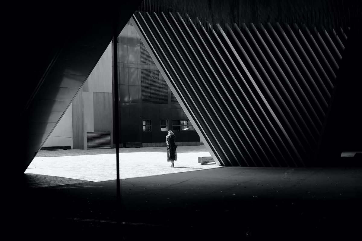 colinesss's tweet image. In the triangle 
#streetphotography #street #blackandwhite #Paris #pascalcolin #canon #50mm