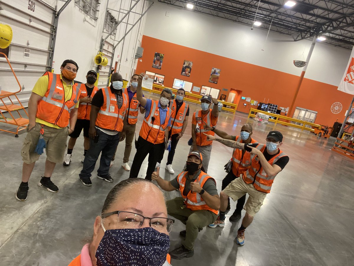 JessicaN_HD's tweet photo. Thank you Ulises for the last 3️⃣ weeks❗️ I’m honored to give you your #FirstHomerAward #OneSupplyChain https://t.co/aZuTiS14ii