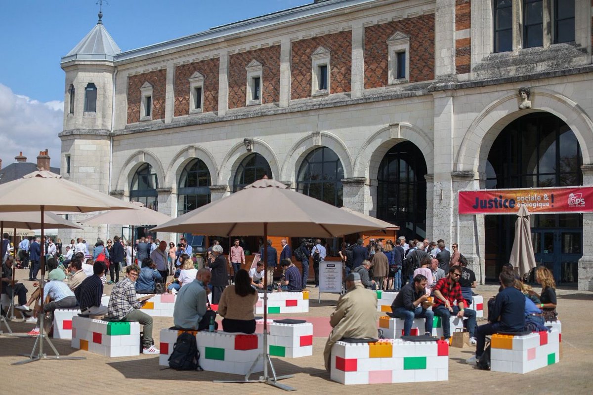AnneHidalgo_71's tweet photo. Les socialistes sont à Blois pour débattre de leur projet pour la justice sociale et écologique qu’ils présenteront aux Français.e.s. #CamPuS21 
@faureolivier @BorisVallaud @CorinneNara @CaroleDelga @JFDebat https://t.co/vzgbdFjFKb
