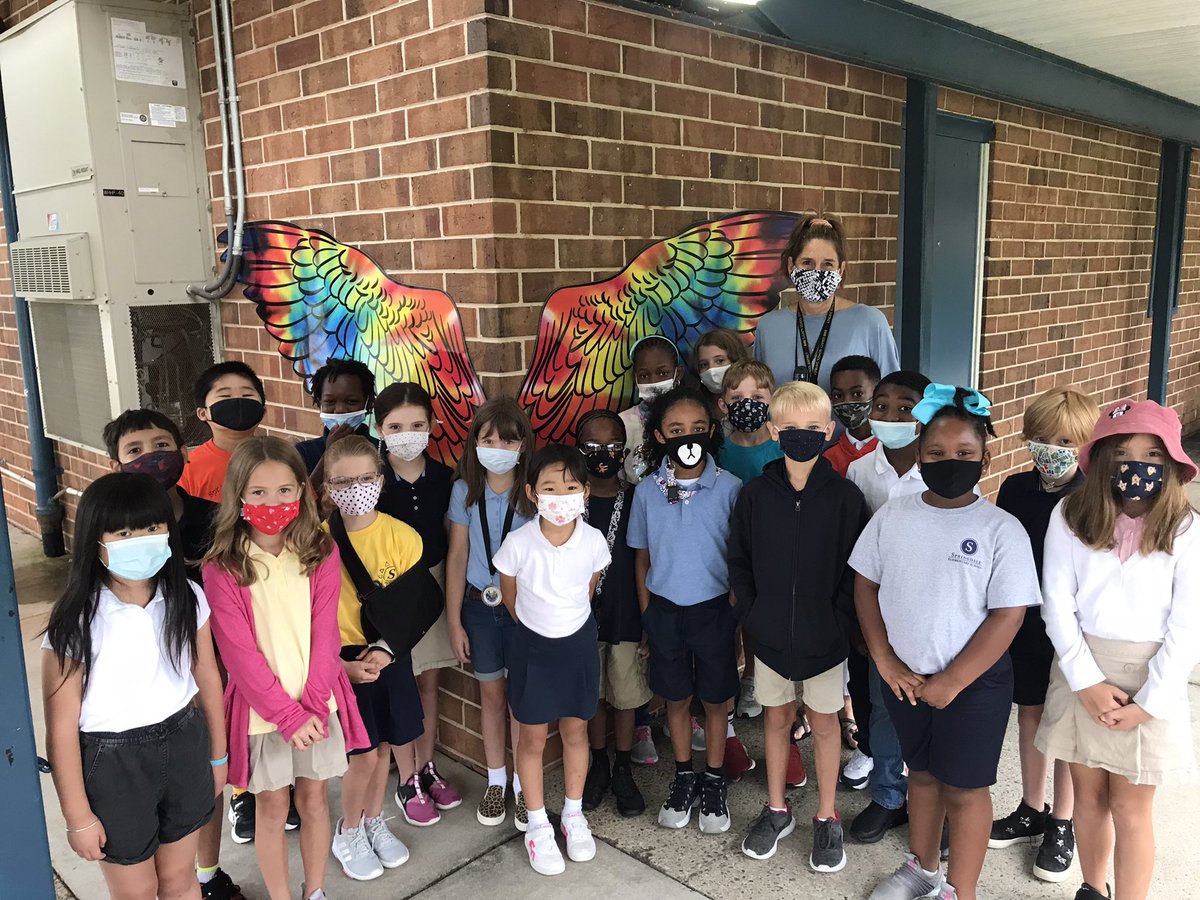 SpringdaleMacon's tweet photo. Circumstances kept us from celebrating Audrey when she earned her millionaire reader goal this past summer and today we finally got to present her medal and celebrate with classmates! Super PROUD! #MillionaireReader #SpringdaLEADS #SpringdaleStrong #ReadersAreLeaders #BibbVIP https://t.co/rN9BadWEDG