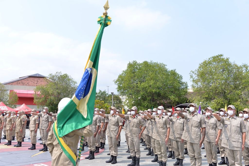 cbmerjoficial's tweet photo. Parabéns aos formandos do Curso de Formação de Soldado Guarda- Vida/2019 e do Curso de Salvamento no Mar/2020.
Missão cumprida!!!
A qualquer hora, em qualquer tempo, em qualquer mar!
#CBMERJ #SalvamentosMarítimos #GMar #CSMar #Formatura
#EquipeACS
📸 Jessika Leal https://t.co/0DbJbTZlLo