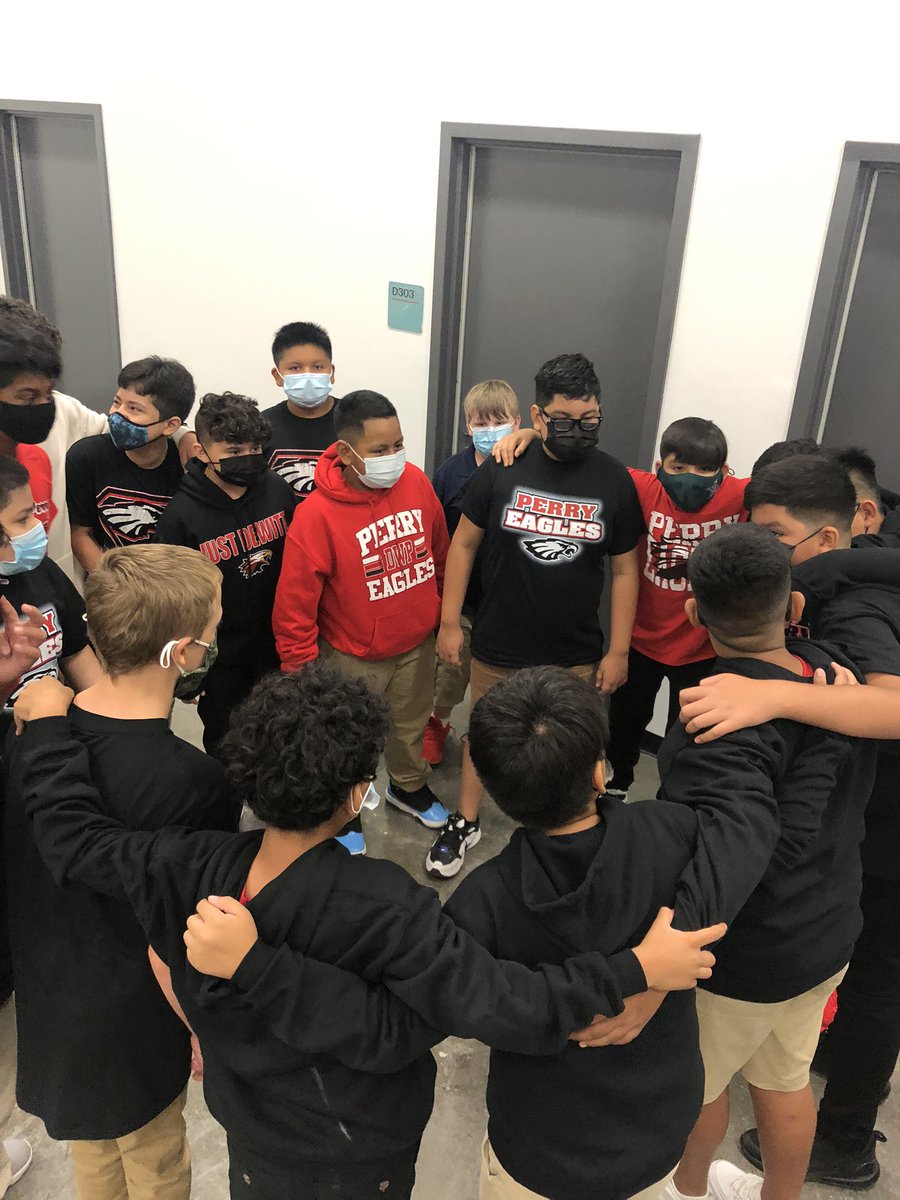 dwp_choirs's tweet image. We are so proud of all of our Eagle Singers! Thank you for a fun first couple of weeks of school! #dwpchoir #youbelonghere #workhardplayhard  🦅🎶 @MrsCisnerosCFB @DeWitt_Perry