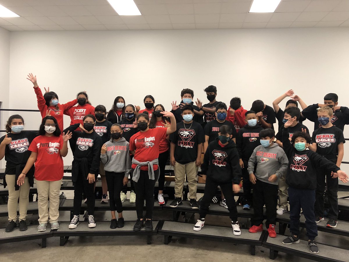 dwp_choirs's tweet image. We are so proud of all of our Eagle Singers! Thank you for a fun first couple of weeks of school! #dwpchoir #youbelonghere #workhardplayhard  🦅🎶 @MrsCisnerosCFB @DeWitt_Perry