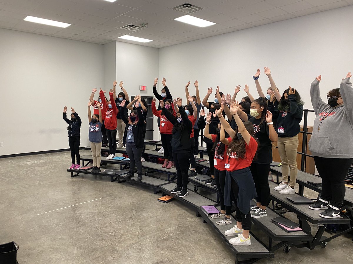dwp_choirs's tweet image. We are so proud of all of our Eagle Singers! Thank you for a fun first couple of weeks of school! #dwpchoir #youbelonghere #workhardplayhard  🦅🎶 @MrsCisnerosCFB @DeWitt_Perry