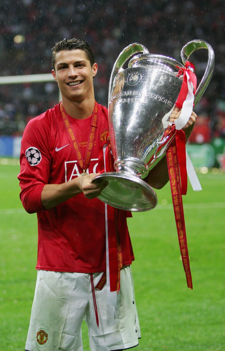 UEFA Champions League on X: Cristiano Ronaldo has been named Portugal's player of the year. Congratulations! 💪 #QuinasDeOuro #UCL / X