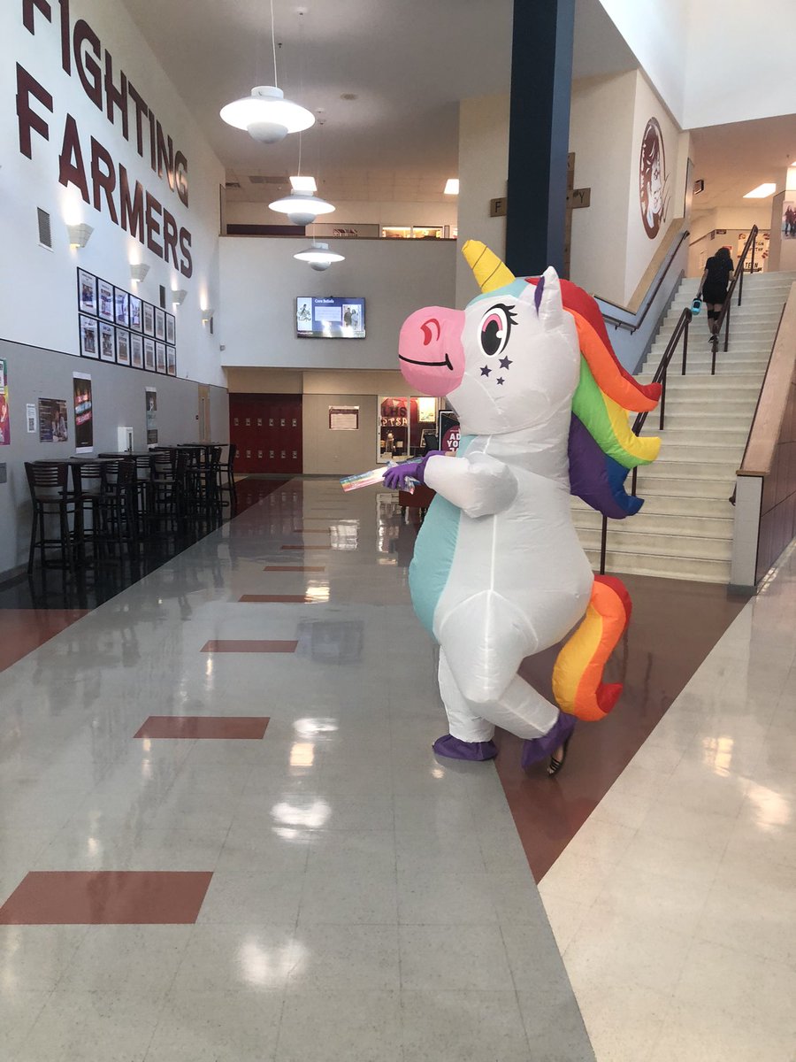 KellyWoelke's tweet photo. Books are magical #TodayAtLHSK https://t.co/rbViet9KSa