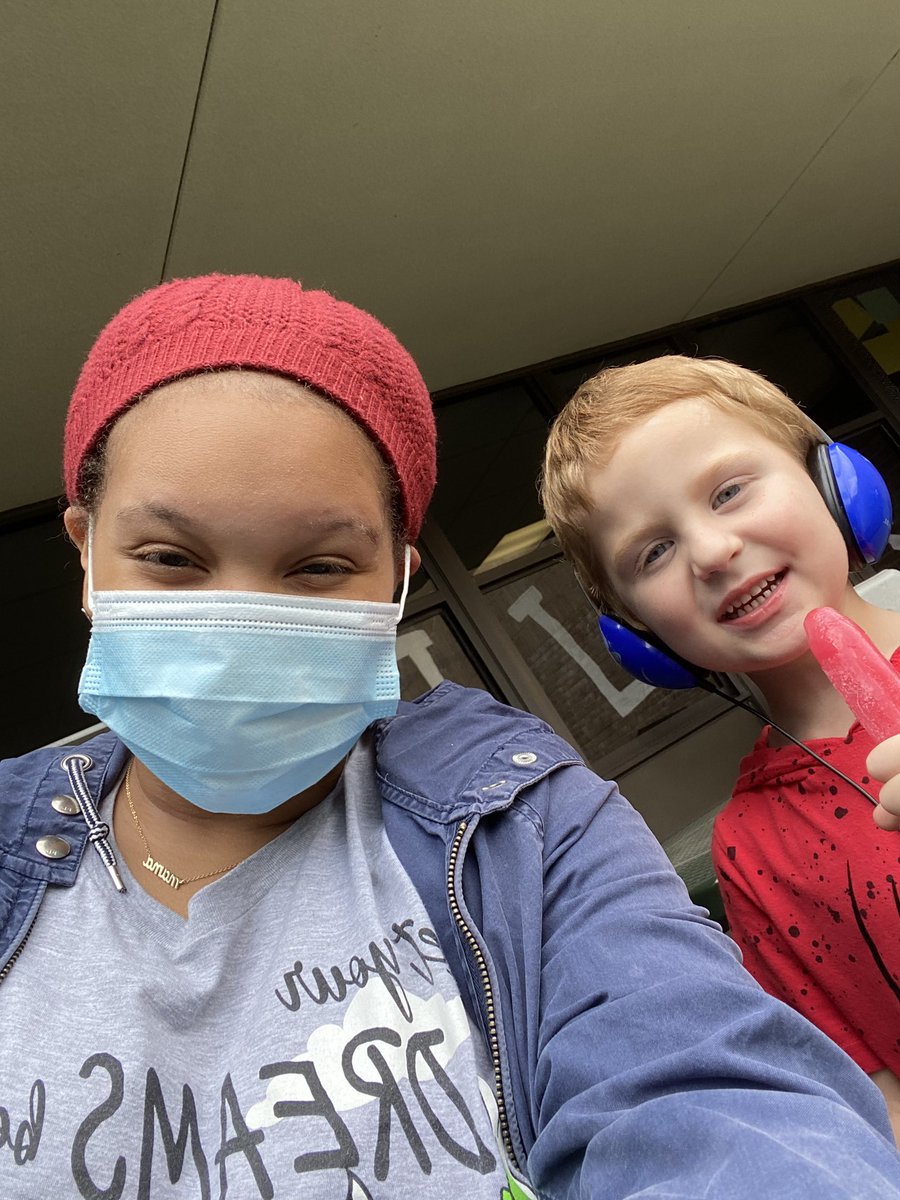 Ms_GardnerOE's tweet photo. My friend asked for a picture while enjoying his popsicle his class earned for getting all of their thumbs up brownies ❤️. @NicoleN24489840 @PreOaks @SmithB67mom @HumbleISD_OE https://t.co/4pIHdVWqu7