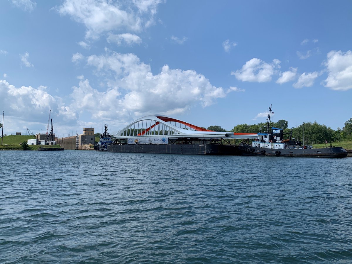 WaterfrontTO's tweet photo. #BridgeWatchTO: The east half of the Commissioners St. Bridge has reached Lake Ontario! 

Thanks to Mark Seguljic who sent in these photos of the bridge as it passed through the Snell Lock yesterday. https://t.co/ZrUuvWja09