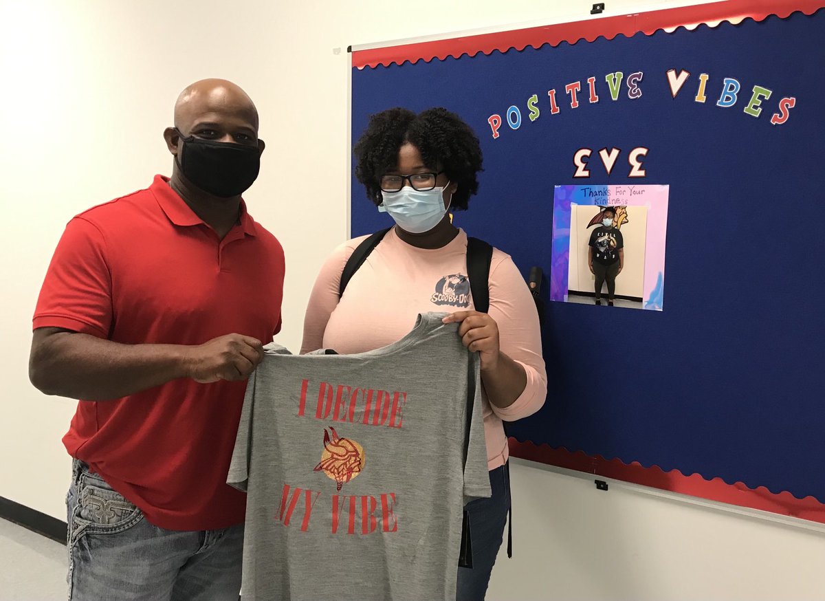 kris_rojas1's tweet photo. What Vibe Will You Decide? Mr. White selected an Innovation Center student who is choosing the right vibe! #vikediff @PCSDinnovation @donniewhite3 https://t.co/dd46L5lolg