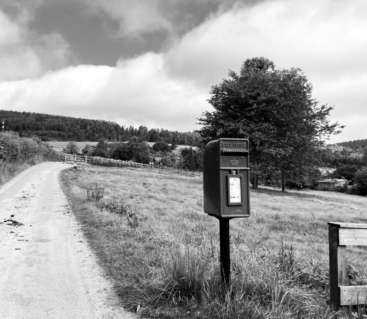 RichMonochrome's tweet photo. Highland Postbox #glentanar #glentanarestate #highlands #scottishhighlands #documentingscotland #documentingbritain #photography #photooftheday #blackandwhite #monochrome https://t.co/k6pyrhdAUJ