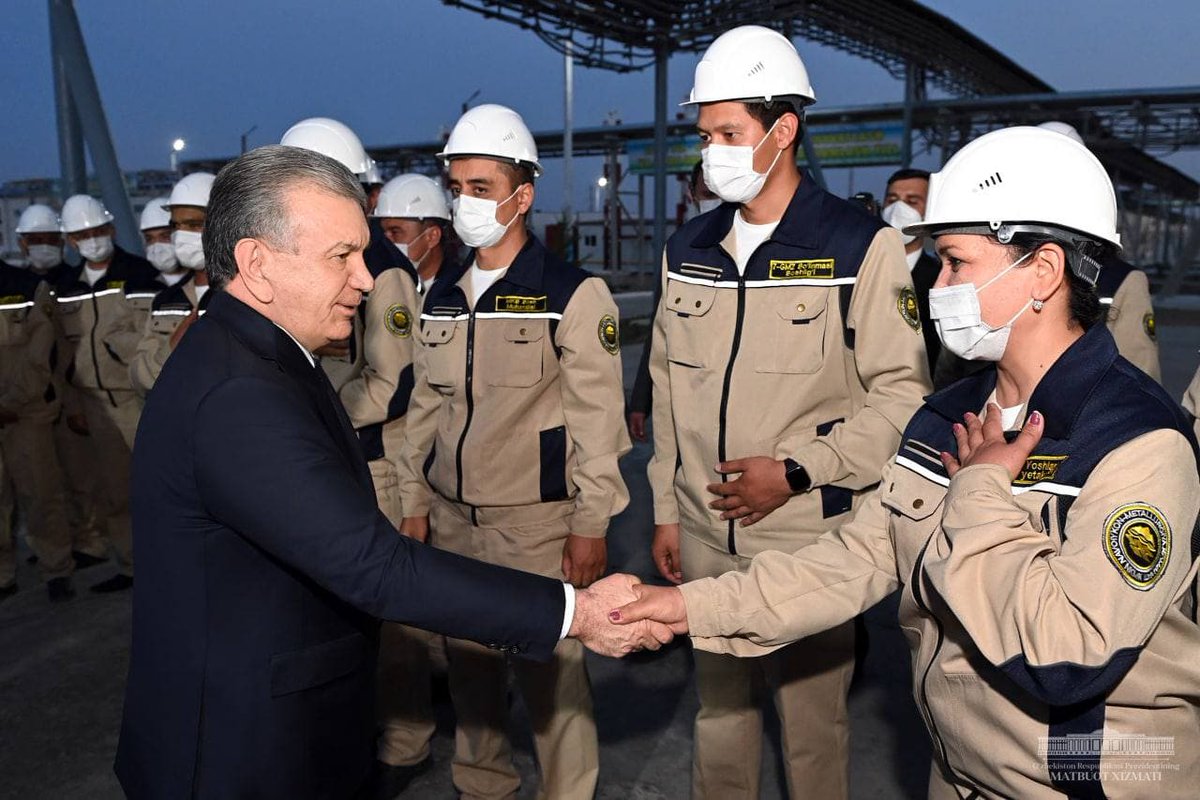 president_uz's tweet photo. The President got acquainted with the activities of the technogenic waste processing plant of the Navoi Mining and Metallurgical Combinat.
#Mirziyoyev #RegionsDevelopment #industry #gold https://t.co/JCWzmNKFhb