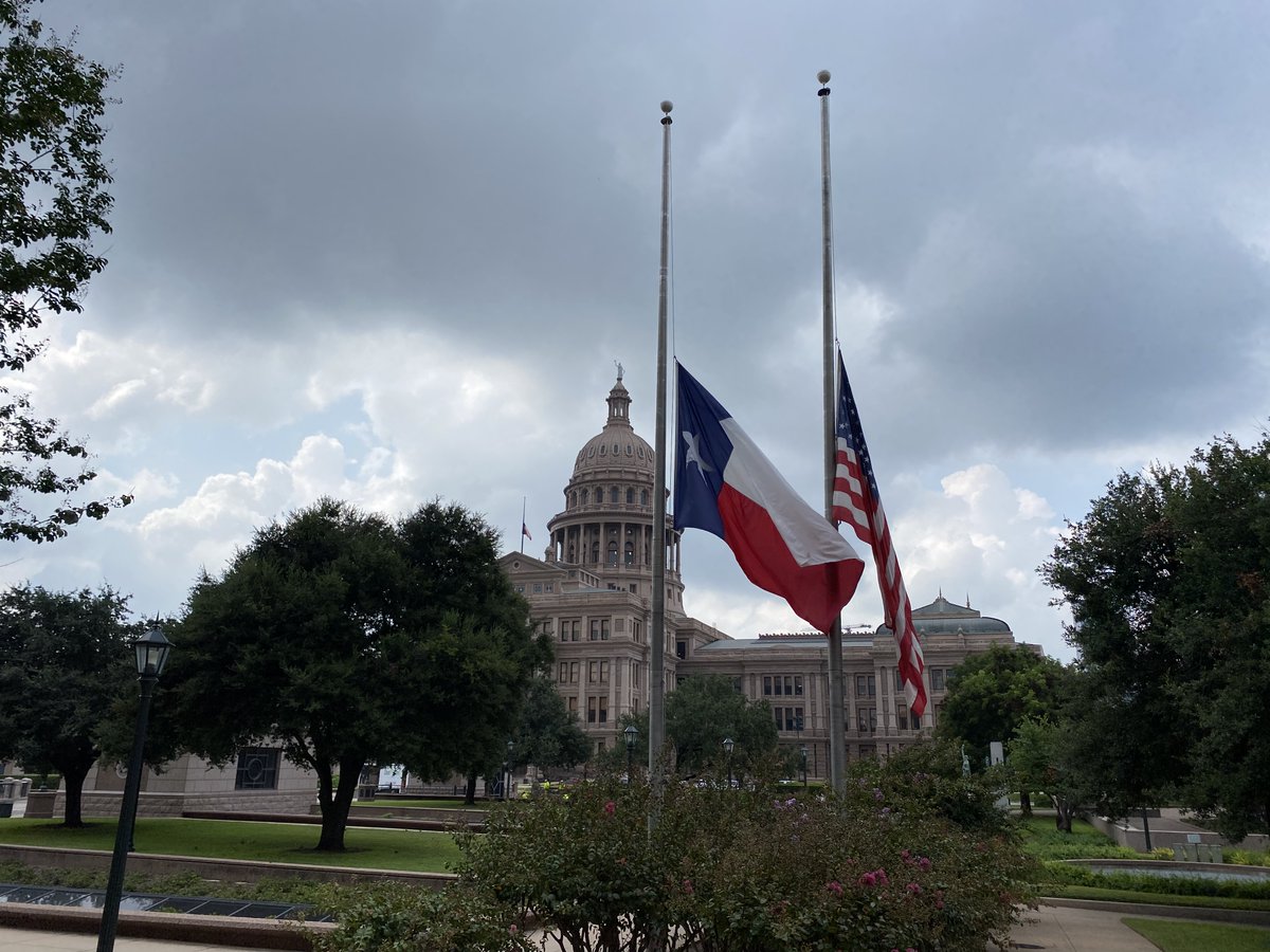 GregAbbott_TX's tweet image. I ordered flags to be lowered to half-staff to honor the U.S. service members killed in yesterday’s horrific attack in Kabul.

U.S. Marine David Lee Espinoza, a Laredo native, was one of the 13 service members killed.

He was 20 years old.

These heroes should never be forgotten.