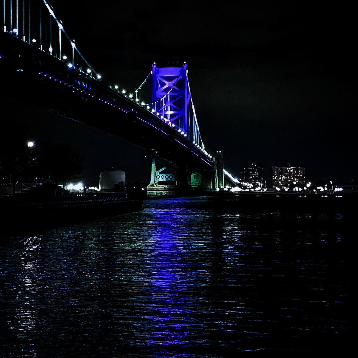 Ben Franklin glows sometimes #streetphotography #PHLphoto #photooftheday #PhotographyIsArt #phillyphotographer #Philly #Philadelphia #benjaminfranklinbridge #bridgesofphilly