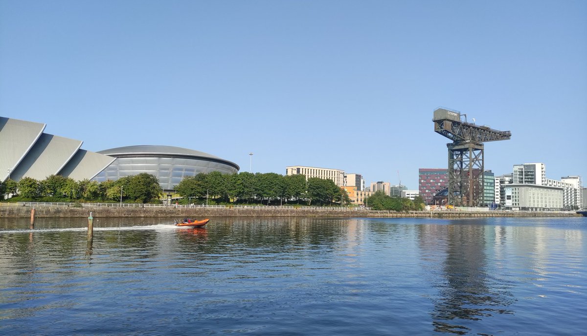 NewThea's tweet photo. Beautiful night in #Glasgow. Took a short walk along the Clyde tonight for a bit of fresh air. Thoroughly enjoyed the #HatchingTwitter audiobook as I walked... Have a wonderful weekend tweeps... https://t.co/Q9u2op3eEz