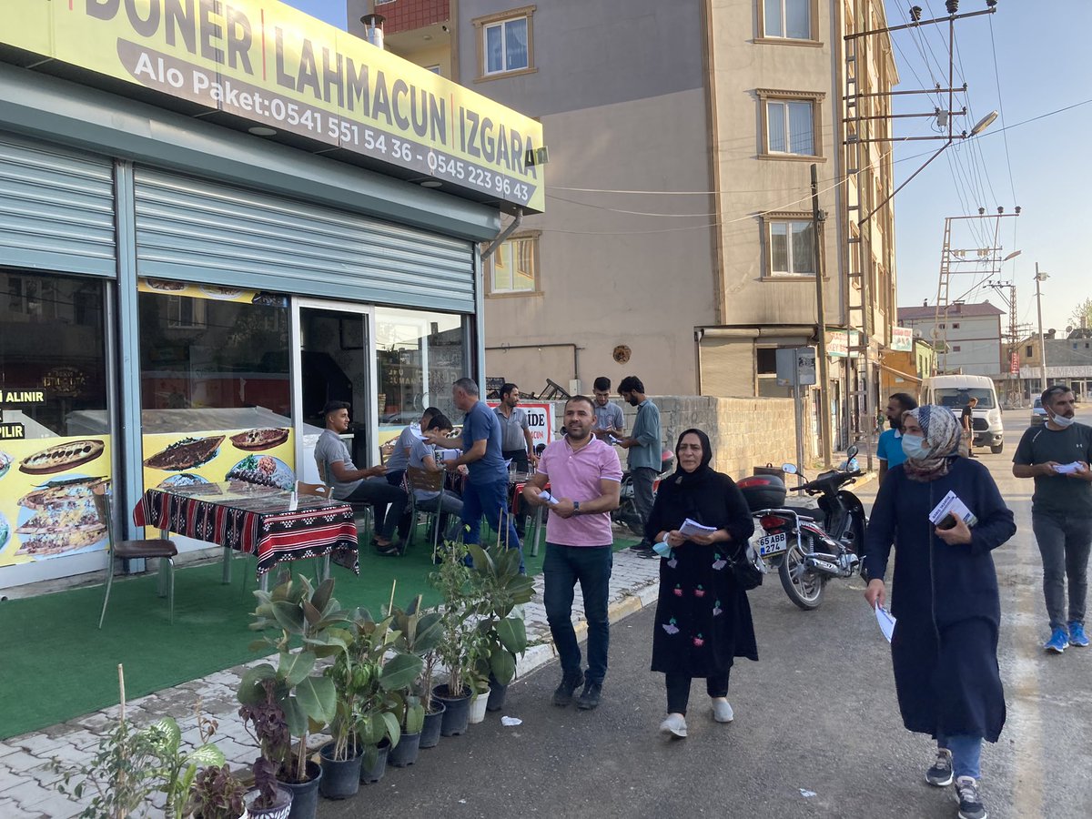 DEMipekyolu's tweet photo. Der û der, kolan kolan, tax bi tax em aşitiyê radiçînin. Bi rihê azadî û aşitiyek bi rûmet gelê xwe gazî dikin mitinga 1 Îlon’ê roja Aşitî ya Cihanê. #EmHDPNeLiHerDerêNe #HDPliyizHerYerdeyiz #1Eylül https://t.co/vLop5Ix9NR