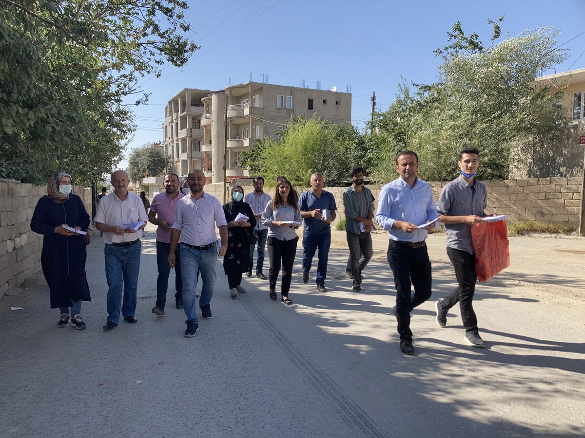 DEMipekyolu's tweet photo. Der û der, kolan kolan, tax bi tax em aşitiyê radiçînin. Bi rihê azadî û aşitiyek bi rûmet gelê xwe gazî dikin mitinga 1 Îlon’ê roja Aşitî ya Cihanê. #EmHDPNeLiHerDerêNe #HDPliyizHerYerdeyiz #1Eylül https://t.co/vLop5Ix9NR