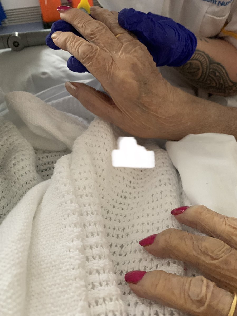Feel good Friday on ward <a href="/15_bthft/">Ward 15 Renal BTHFT</a> Some of our patients enjoying a bit of pampering. #PatientExperience #FeelGoodFriday <a href="/zanab51970843/">zanab</a> <a href="/JoTay_1203/">Jo Taylor</a> @BthftPatientEx