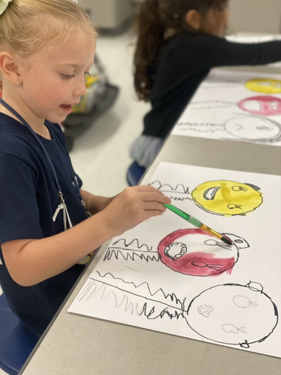 OSEArt_'s tweet photo. Kinder students learned all about the primary colors today &amp; got to paint in the art room! #osestars https://t.co/CQaFa0np19