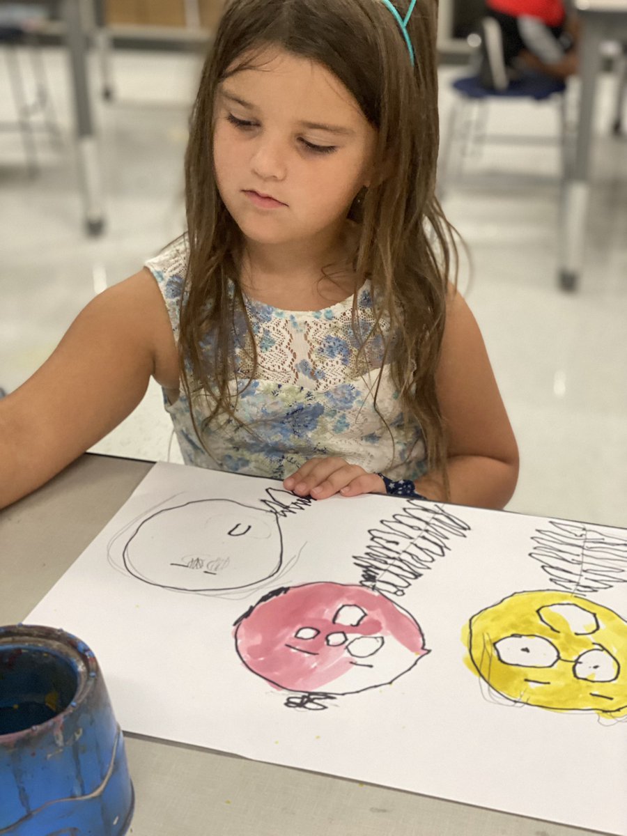 OSEArt_'s tweet photo. Kinder students learned all about the primary colors today &amp; got to paint in the art room! #osestars https://t.co/CQaFa0np19