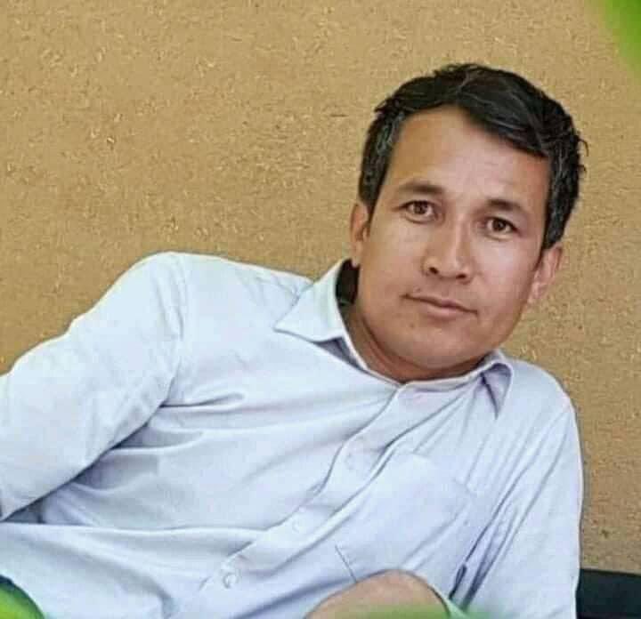 Alireza Ahmadi, a dear journalist friend and his younger brother, were among the dead victims of yesterday’s #KabulAirport attack. He worked for different local media outlets for over a decade as a writer, photographer and reporter, giving voice for his people. RIP brother