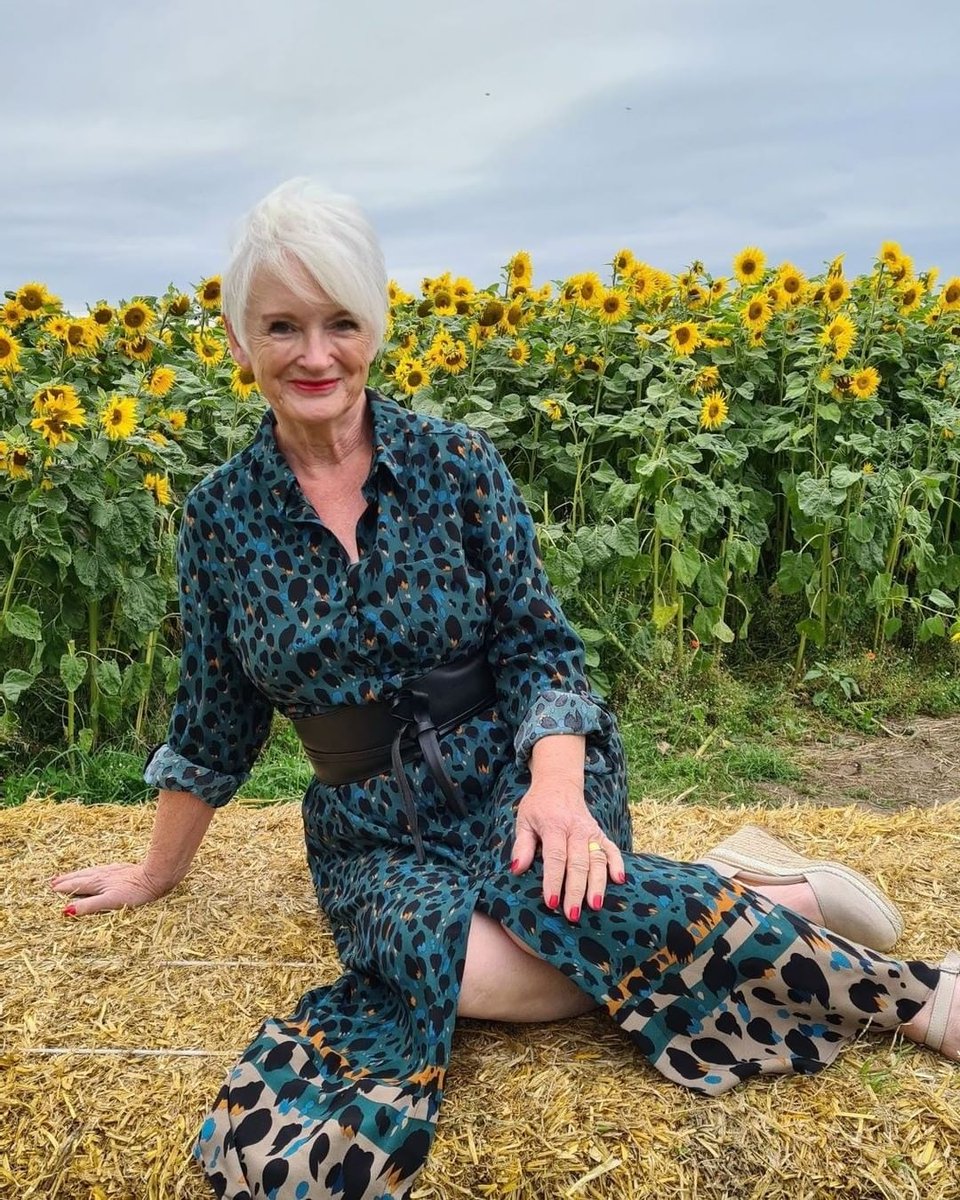 JadoreModelsUK's tweet photo. Sunflowers bring the sunshine 🌞🌻 @anniestirkmodel in @ambrosewilson.uk Julipa Animal Print Dress⁠
⁠
⁠
#jadorereach #jadoremodels #jadorefam #influencer #digitalinfluencer #contentcreation #contentcreator #classicboard #greymodel https://t.co/tnxyqxHw79