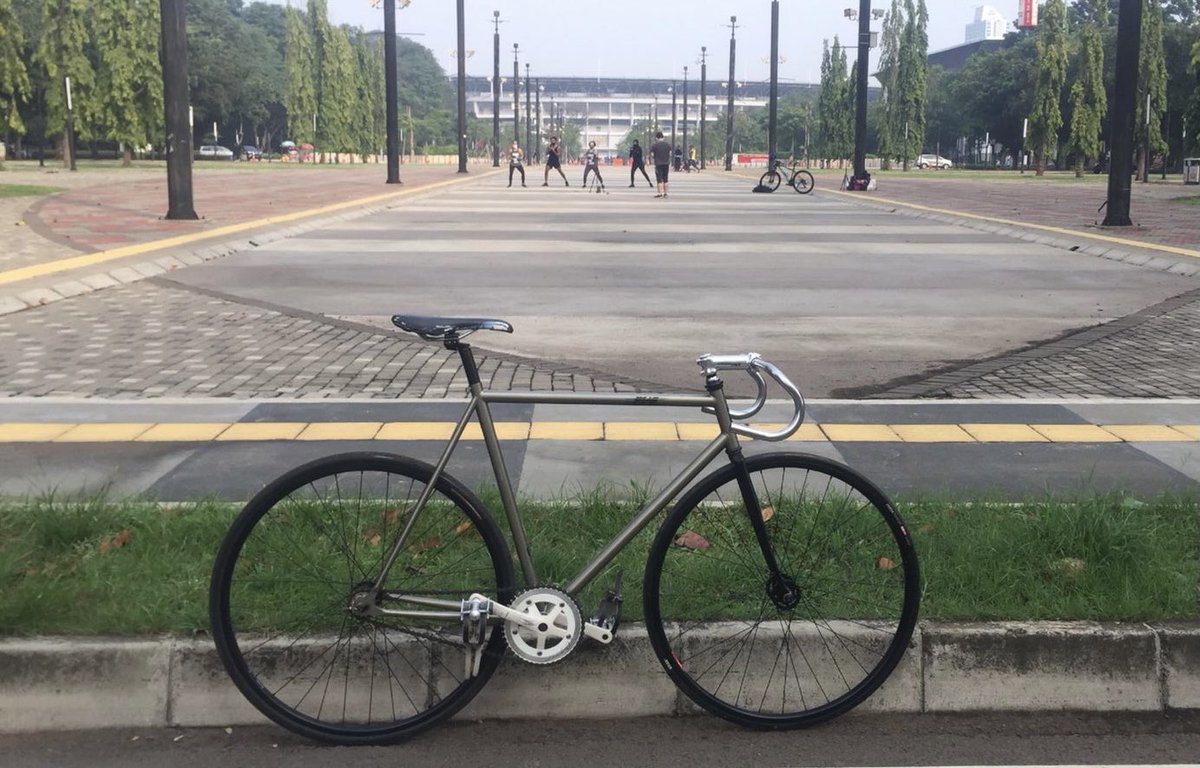 bbbbedul's tweet image. FORSALE!

Fullbike Pias Agra Size 55
Wheelset Araya TX-733
Hub Novatec
Pedal Brain
Toeclip &amp;amp; double strap no brand
Seatpost &amp;amp; saddle no brand
Stem Uno
Dropbar chrome no brand
Condition : 8/10
Location : Jakarta Barat
PRICE: 6.500.000 Negotiable 

#fnfjb @AlcatrazTrack