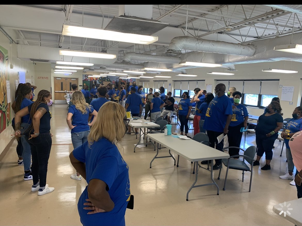 DrakeElementary's tweet photo. #TeamDrake absolutely LOVES Ms. Sonya Chapman!! She comes to work with us every year for team building and to get us mentally and spiritually ready to receive our students!! #DestinationElevation #DrakeStrong https://t.co/FCW35ko3SK