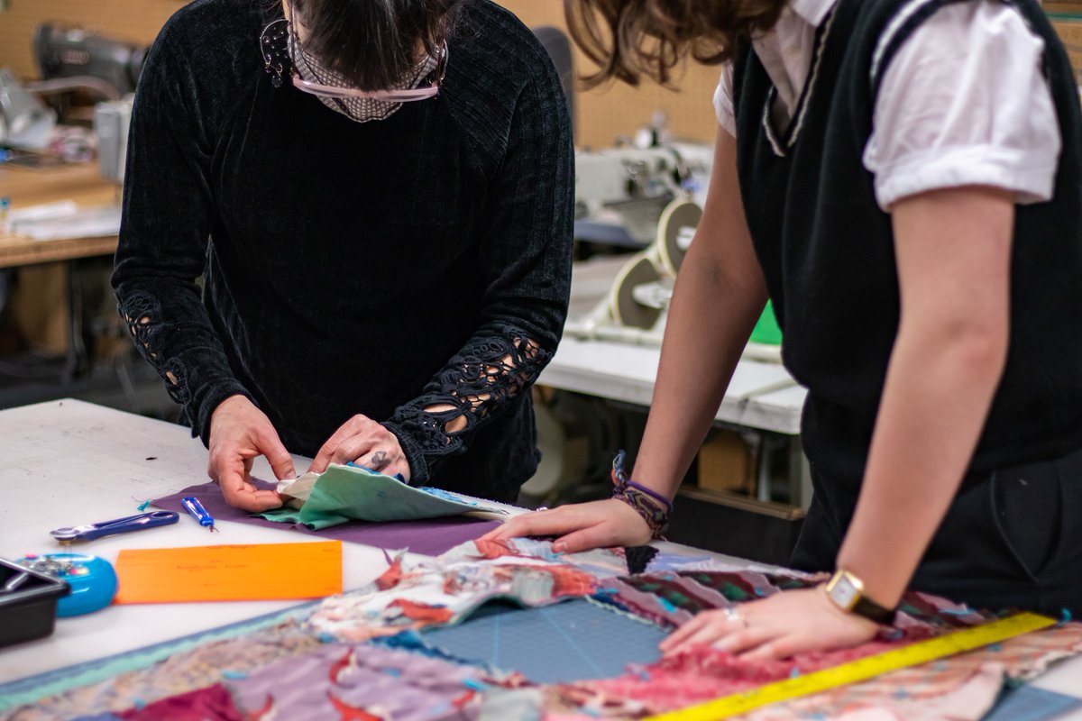 Design Arts Apprenticeship applications for fall term are officially OPEN! Lane County middle and high schoolers, this is an amazing opportunity to learn directly from a professional designer either virtually or in-person. APPLY TODAY at lanearts.org/arts-apprentic…
#artseducation