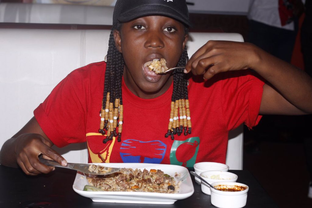228togoviwo's tweet photo. Je passe quand même mon temps à cuisiner et ne pas voir le temps passer hein😅😅... Du coup, dans mon univers de la bouffe, j'utilise la métaphore pour les bouffes sur #LACDT. Je vous fais un peu découvrir ce que je dis là.
#Thread #TgTwittos https://t.co/xajZMLbuWm