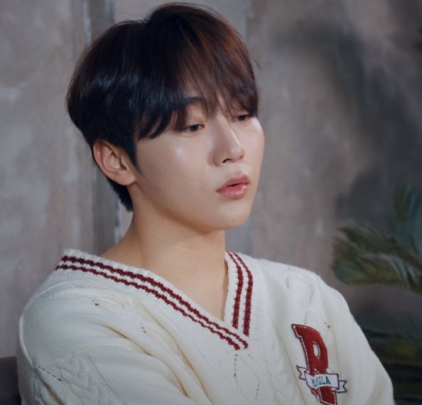 최핝솔                                          부슩괁
27                                                 27
건축회사 직원                              카페 경영
못 잊었어요.                         못 잊었어요. 잊고싶어요.
잘 해보고 싶어요.      
                 
홙승연애 #솔부