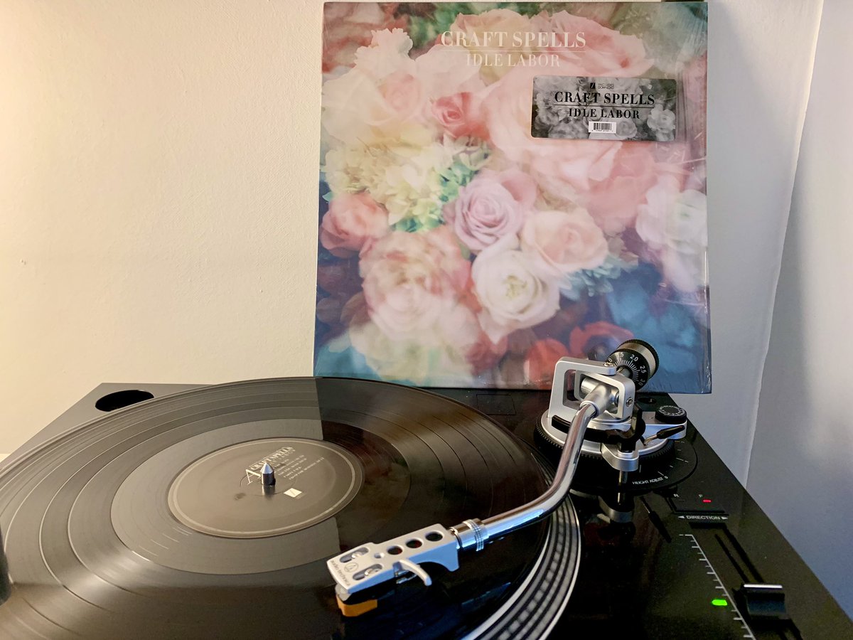 1RecordEveryday's tweet photo. #NowSpinning
Craft Spells - Idle Labor (2011)
https://t.co/K4ZT5zMcYR

Anyone know this album? I had it on repeat back in 2011

Catchy new wave guitar hooks and dreamy synths, mixed with the darker vibes of Joy Division and early New Order.

#vinylrecords #craftspells #idlelabor https://t.co/NFR2VFbidR