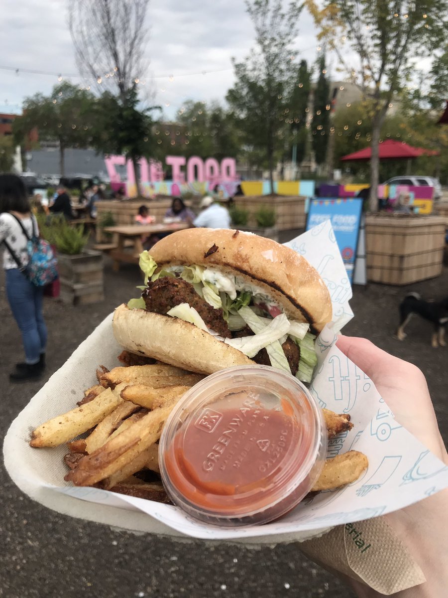 chrisbuyze's tweet photo. Thanks to @go_auto for FREE lunch today by @driftfoodtruck at @DBAyeg’s #Root107. The jazz by @EdmontonJazz is pretty sweet as well! #yegdt #yegfood #letsgolunch https://t.co/LHr8eze94c